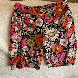Floral Print Women’s Shorts - Pink & Orange Daisy Pattern